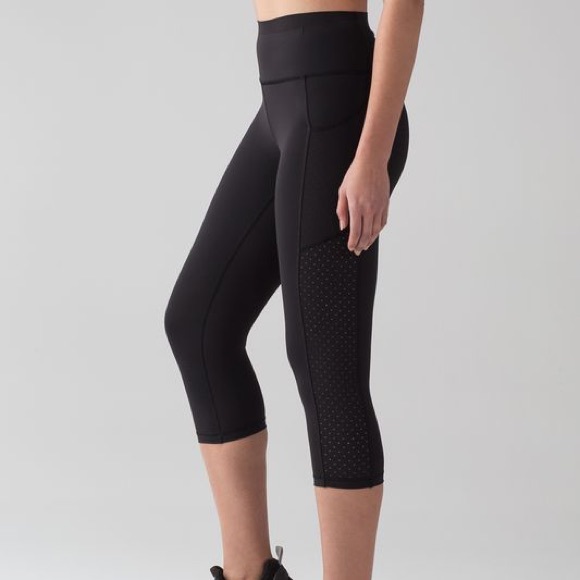 Lululemon Mind Over Miles Crop (17")